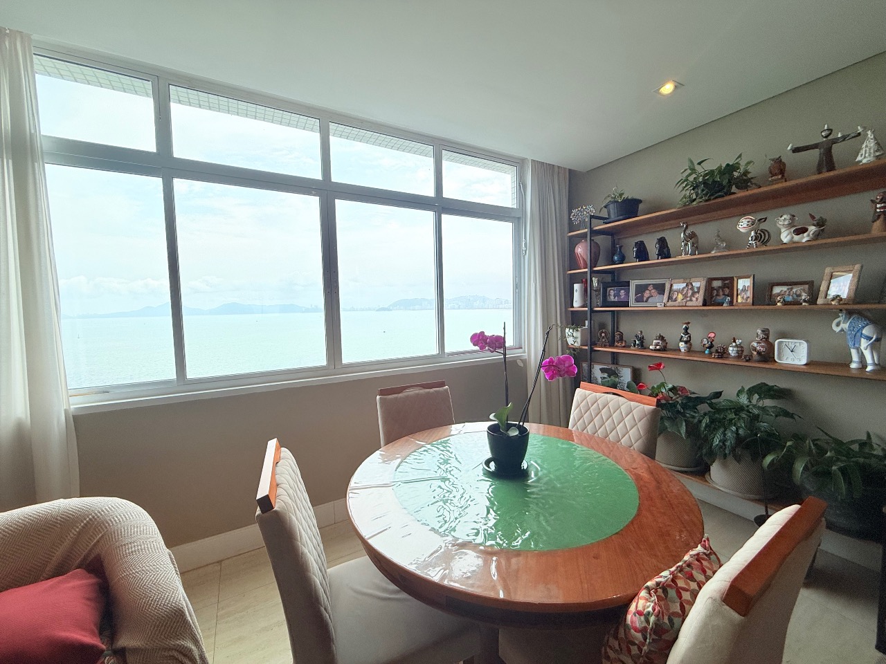 Apartamento à venda no Ponta da Praia: 