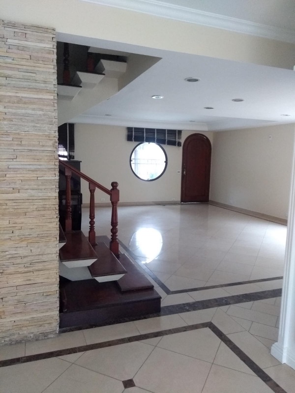 Casa à venda no Ponta da Praia: 