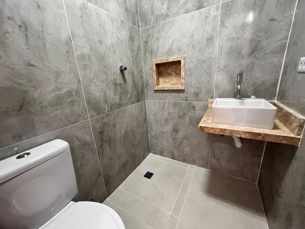 Casa para aluguel no Embaré: