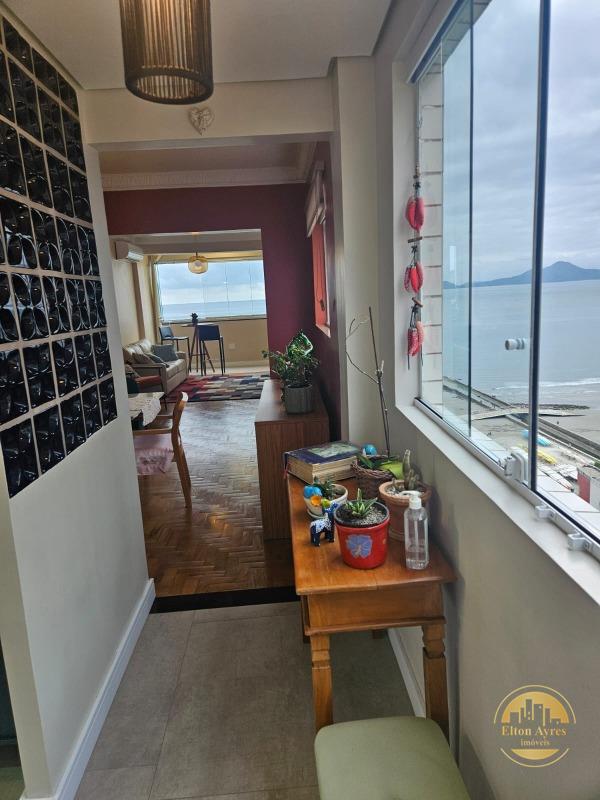 Apartamento à venda no Ponta da Praia: