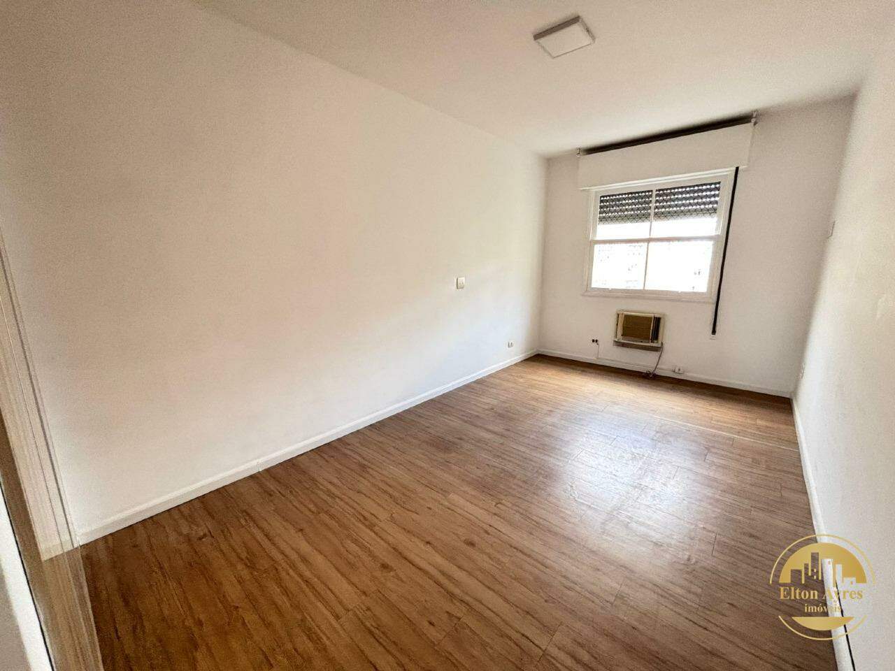 Apartamento à venda em Gonzaga, Santos - SP: