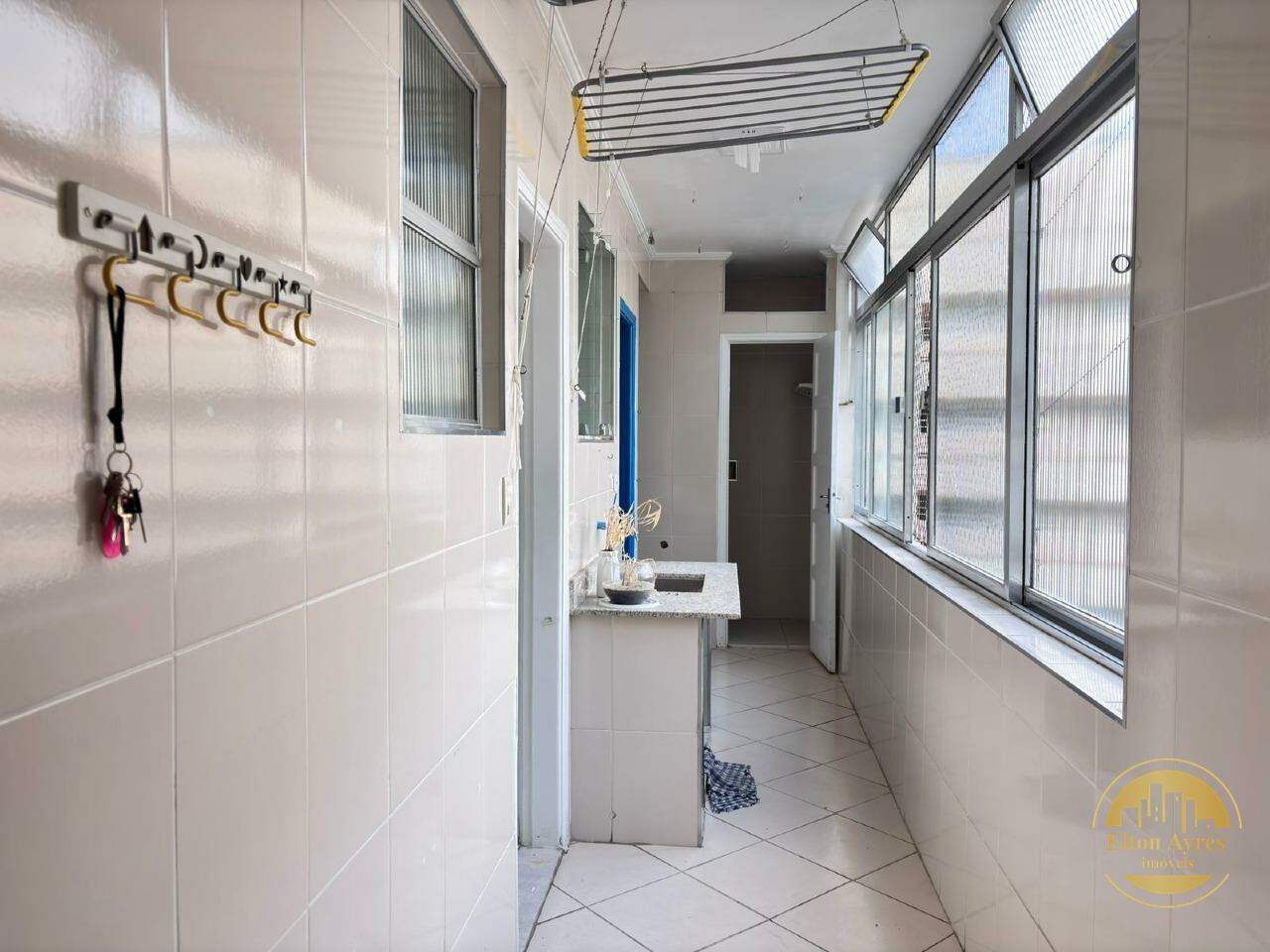 Apartamento à venda em Gonzaga, Santos - SP: