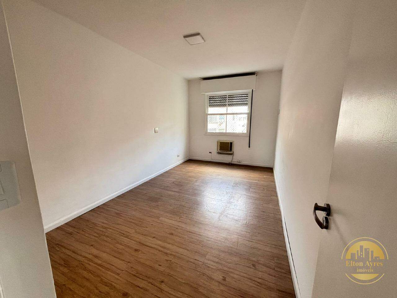 Apartamento à venda em Gonzaga, Santos - SP: