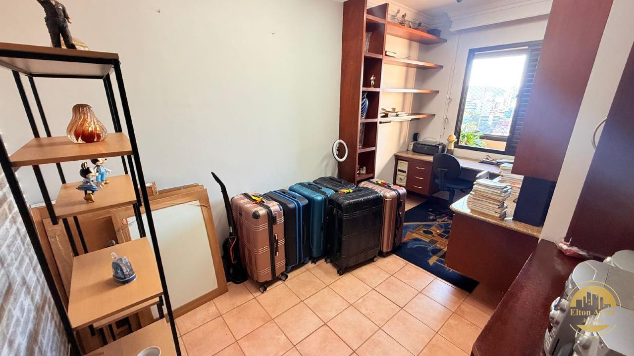 Cobertura à venda no Embaré: 