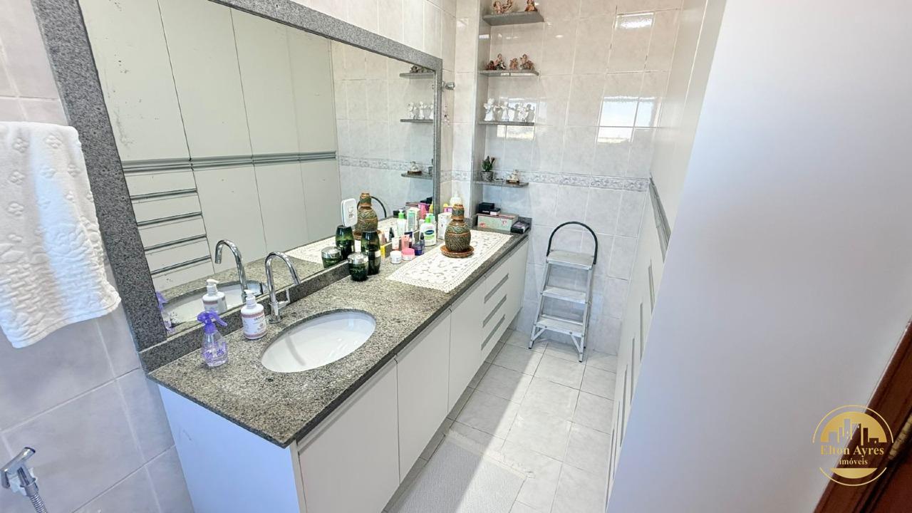 Cobertura à venda no Embaré: 