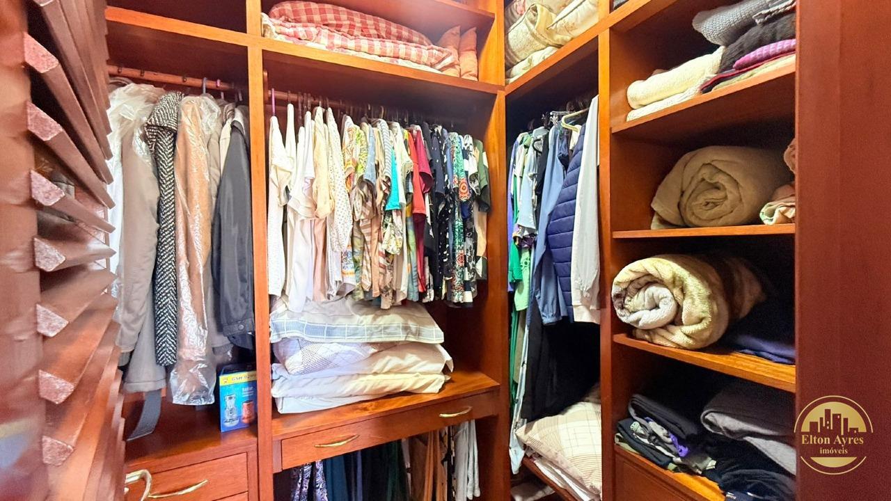 Cobertura à venda no Embaré: 