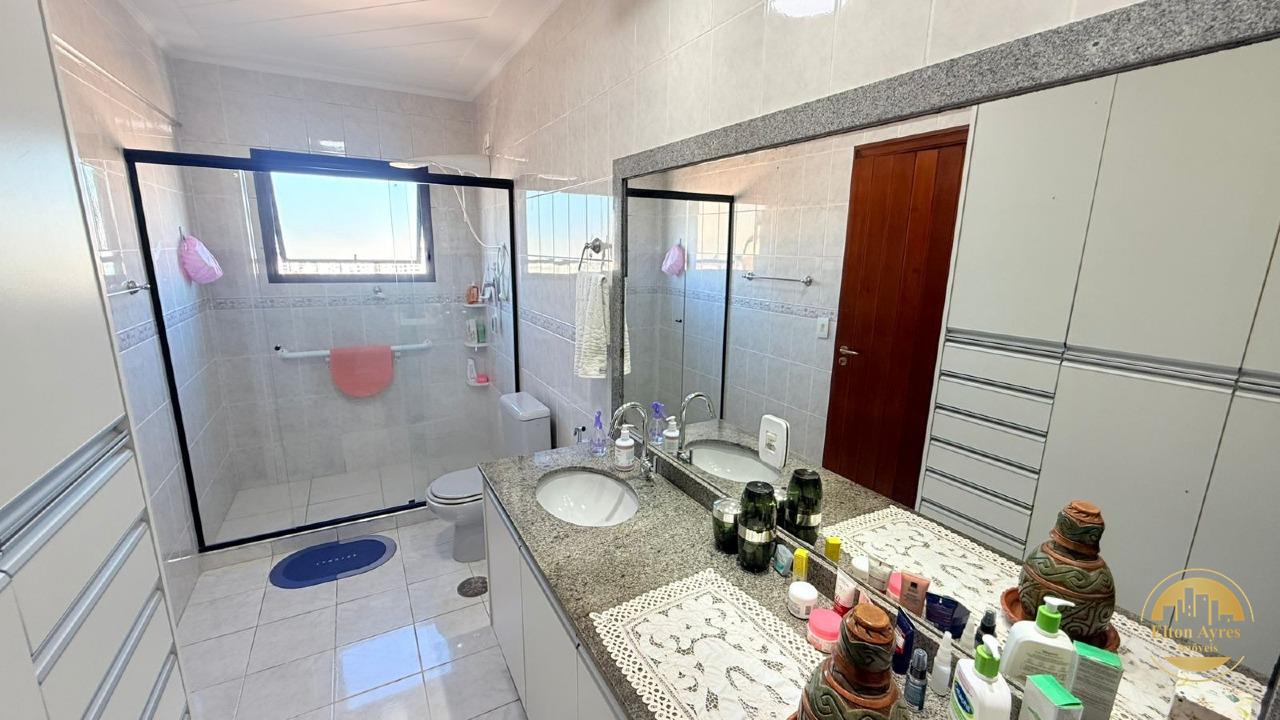 Cobertura à venda no Embaré: 