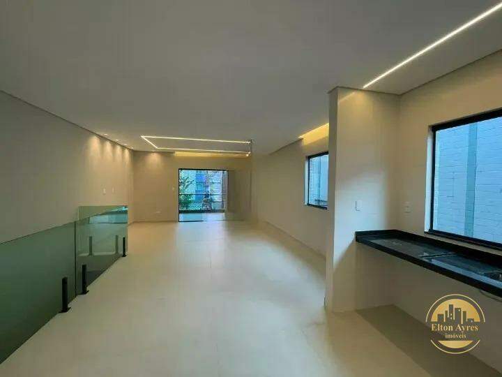  Casa à venda em Marapé, Santos - SP: 