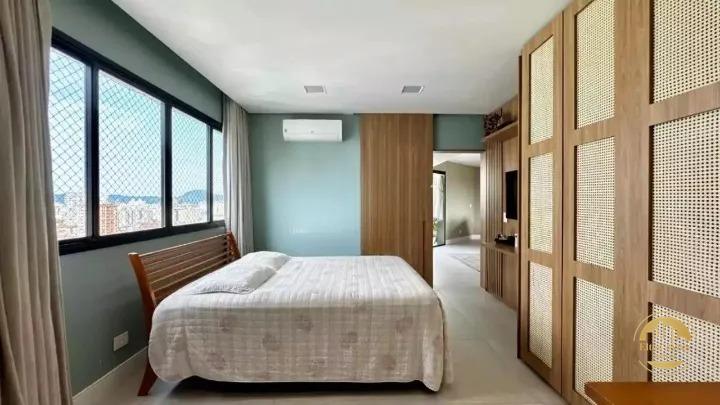 Cobertura à venda no Embaré: 