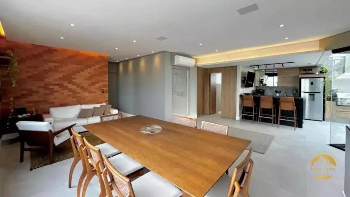 Cobertura à venda no Embaré: 