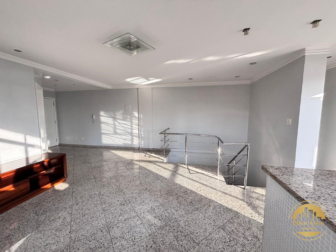 Cobertura à venda no Ponta da Praia: 