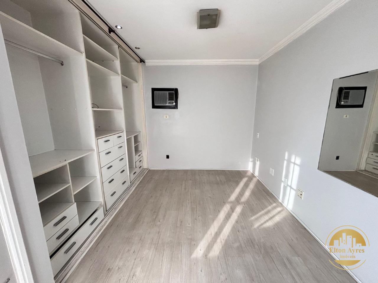 Cobertura à venda no Ponta da Praia: 