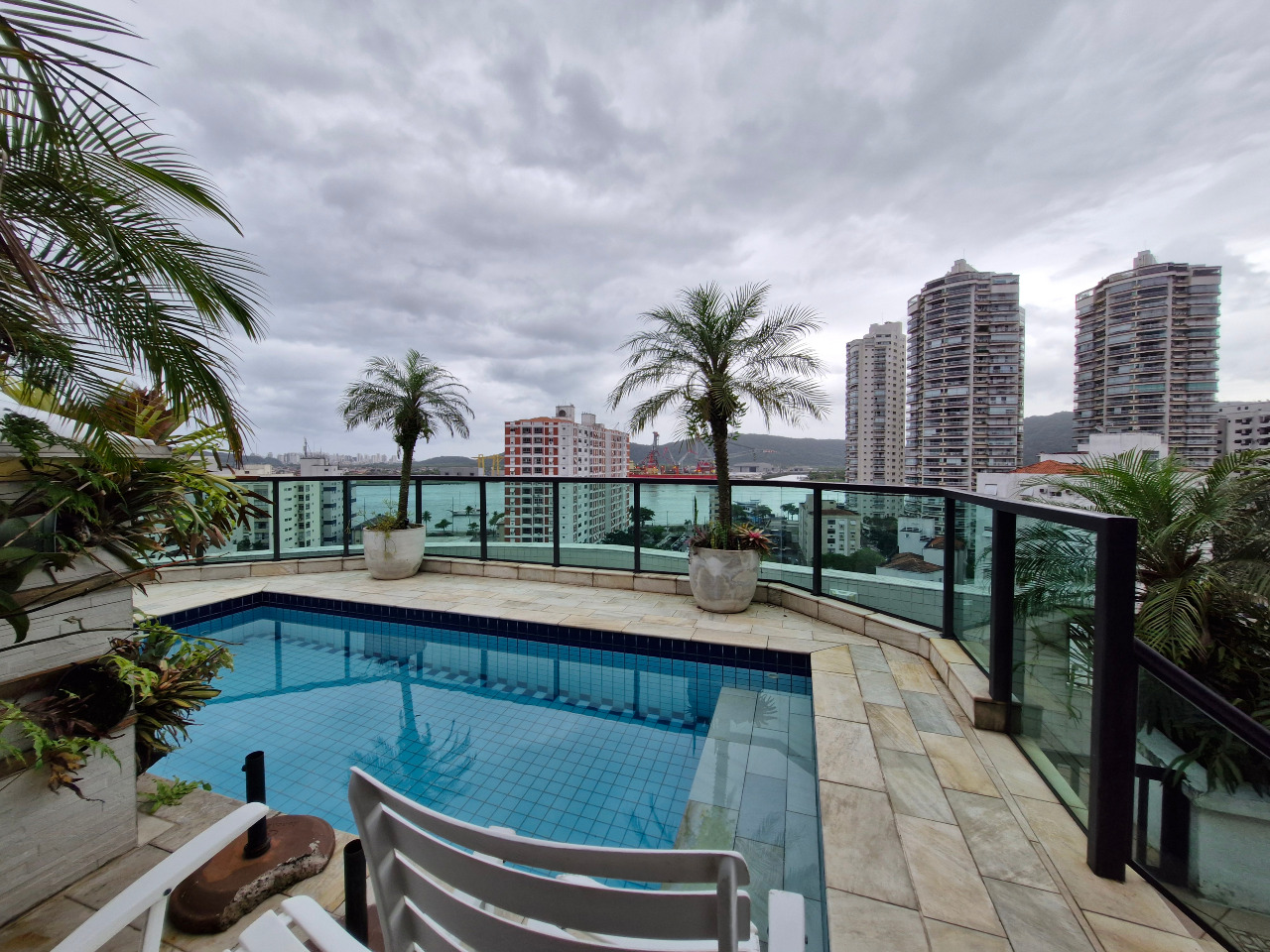 Cobertura à venda no Ponta da Praia: 