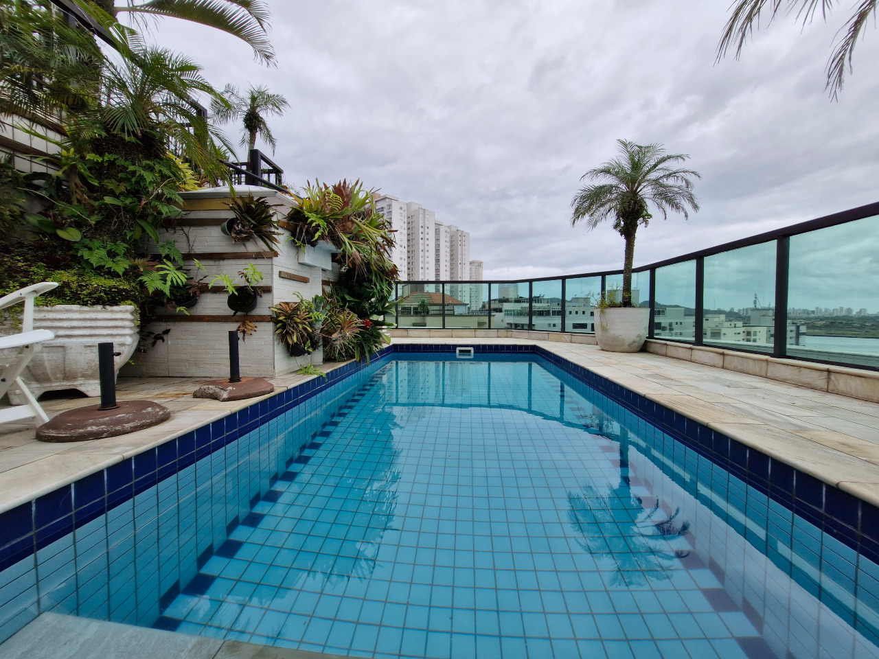 Cobertura à venda no Ponta da Praia: 