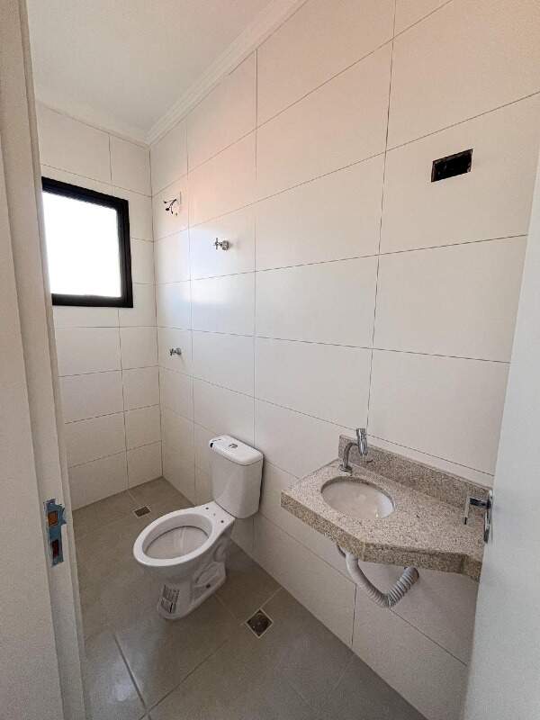 Casa de Condomínio à venda no Macuco: 