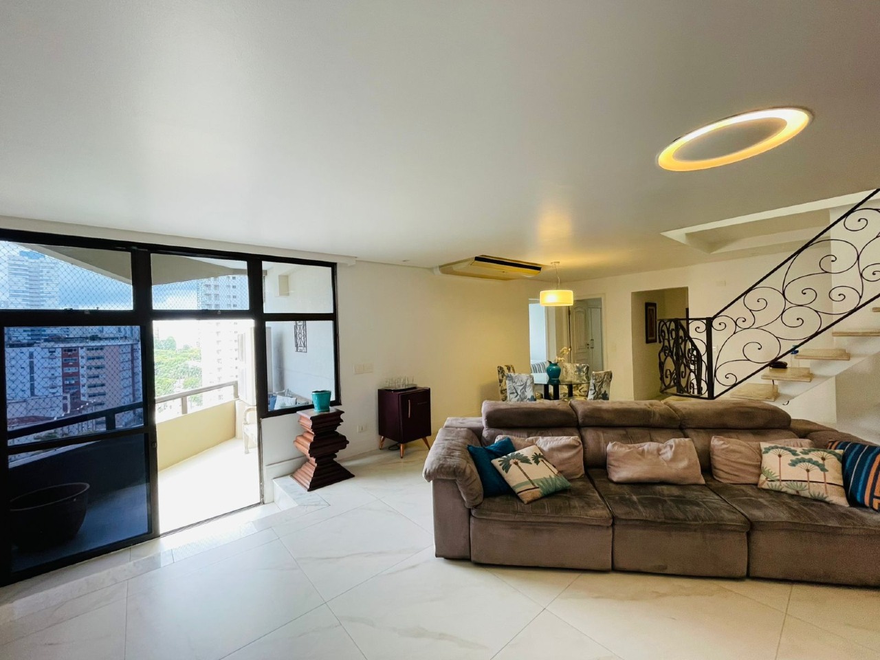 Cobertura à venda no Ponta da Praia: 