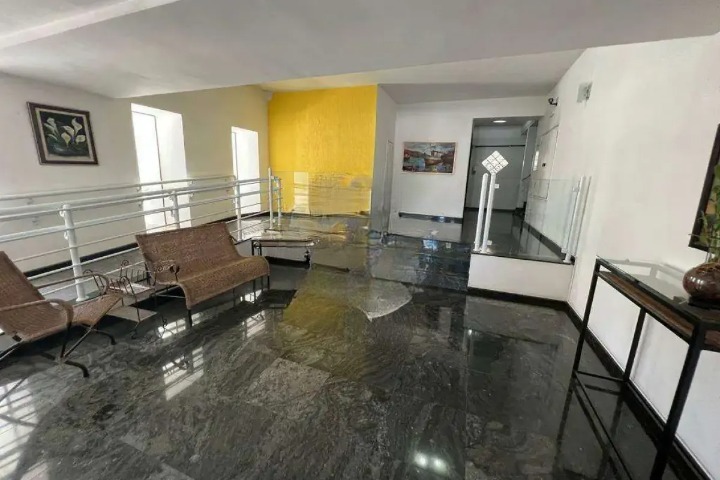 Cobertura para aluguel no Embaré: 