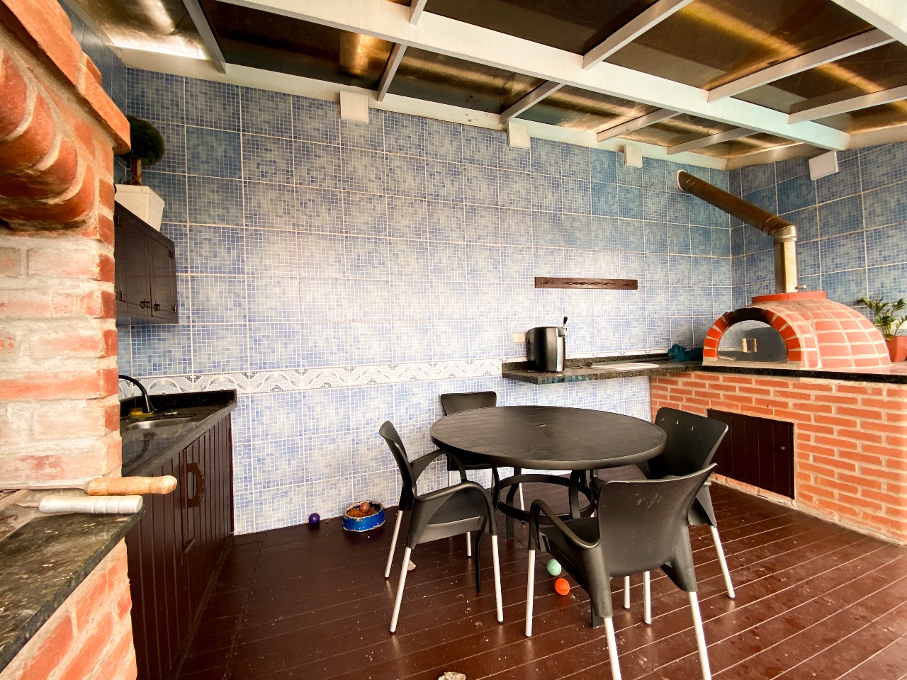 Cobertura para aluguel no Embaré: 