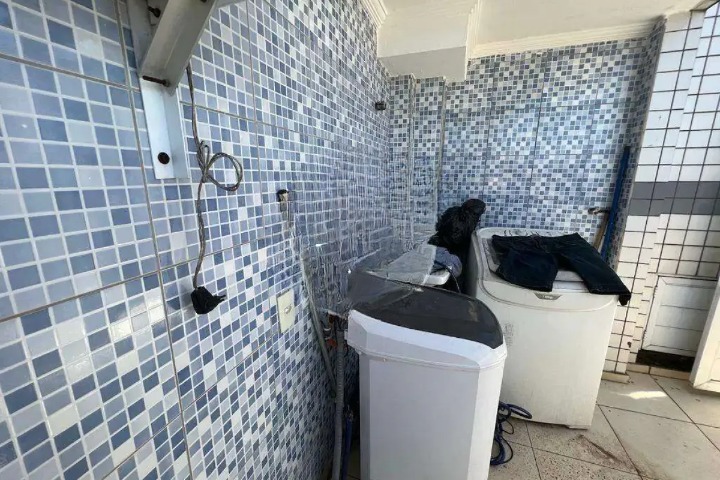 Cobertura para aluguel no Embaré: 