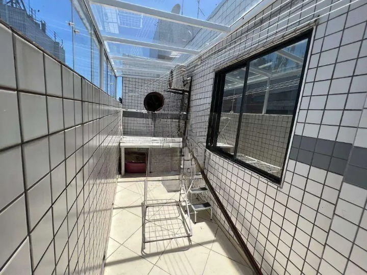 Cobertura para aluguel no Embaré: 