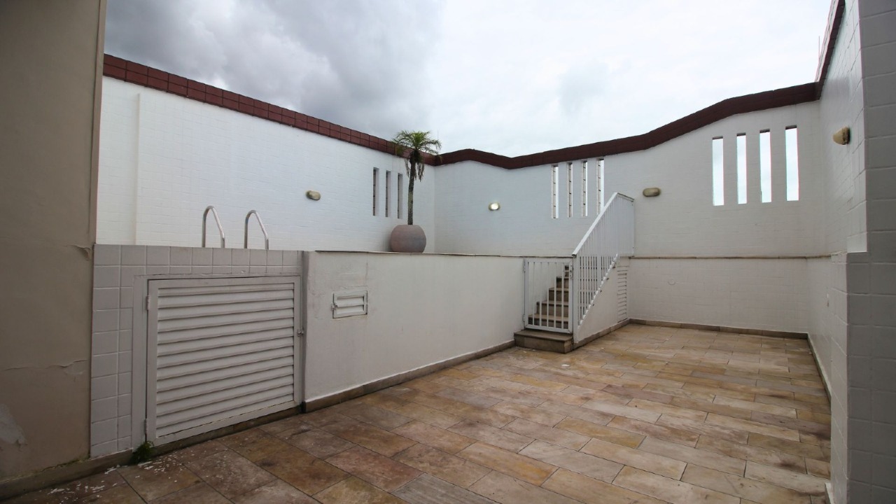 Cobertura à venda no Embaré: 