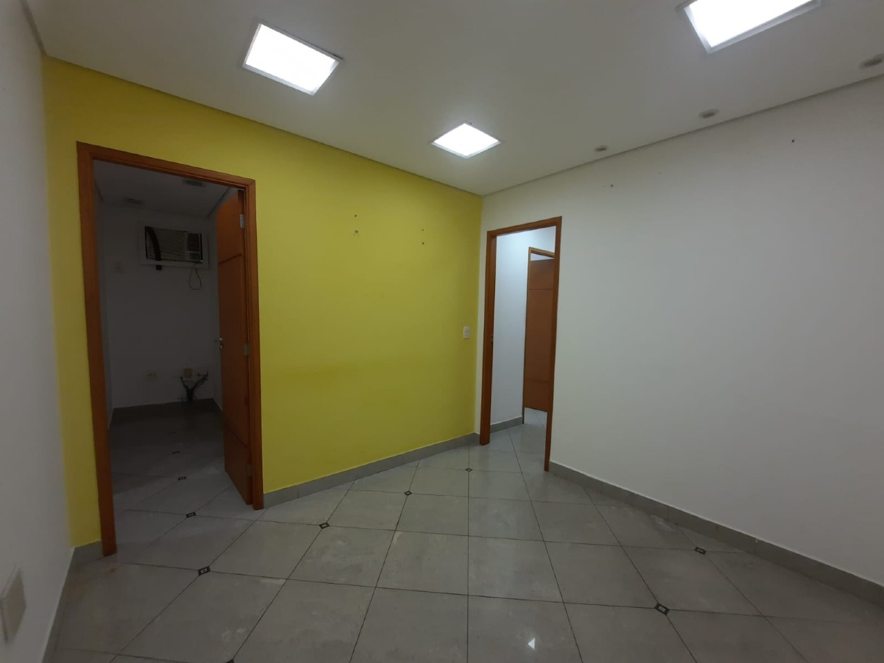 Conjunto Comercial para aluguel no Vila Mathias: 