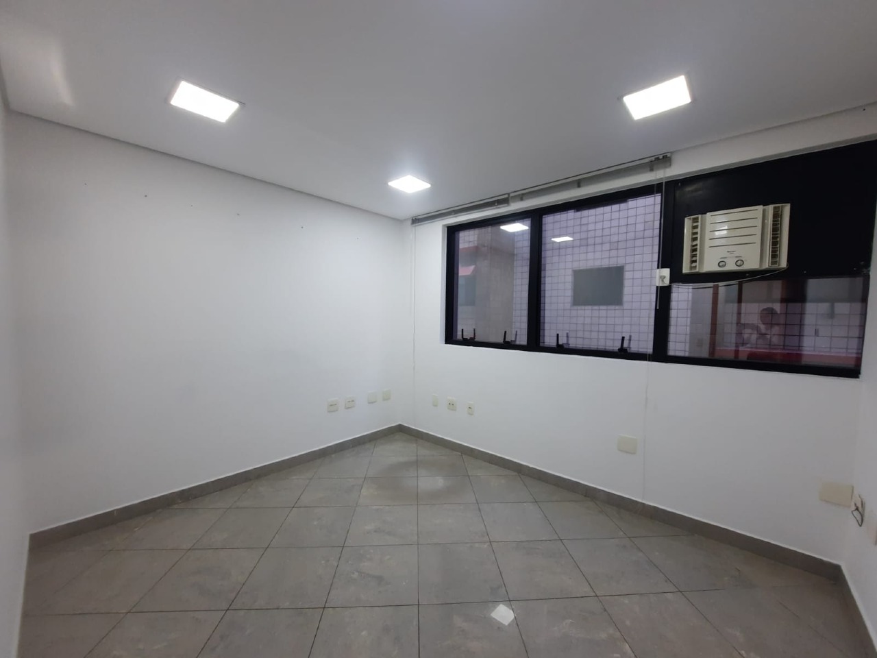 Conjunto Comercial para aluguel no Vila Mathias: 