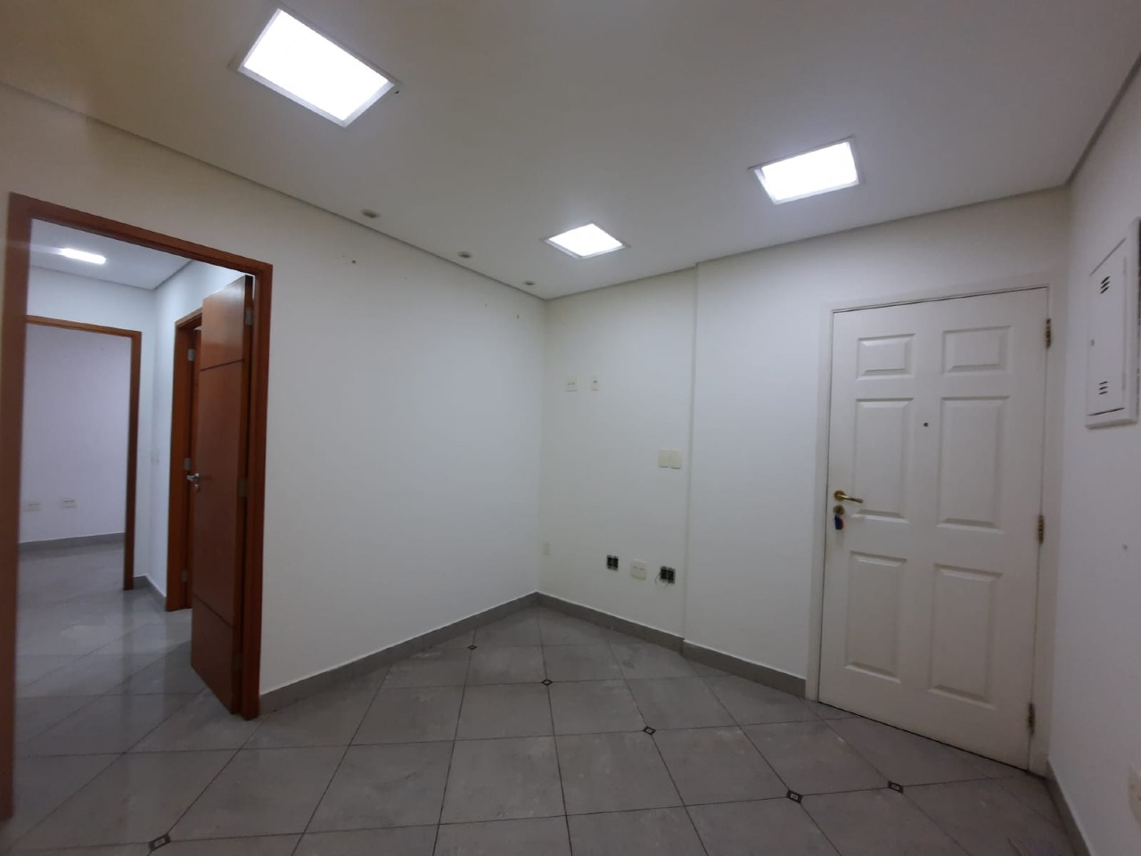 Conjunto Comercial para aluguel no Vila Mathias: 