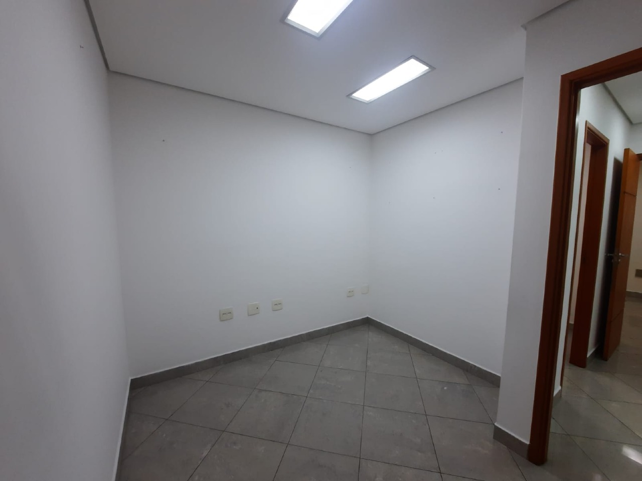 Conjunto Comercial para aluguel no Vila Mathias: 