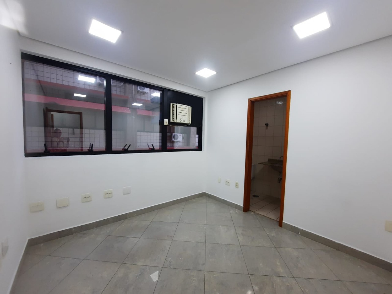 Conjunto Comercial para aluguel no Vila Mathias: 