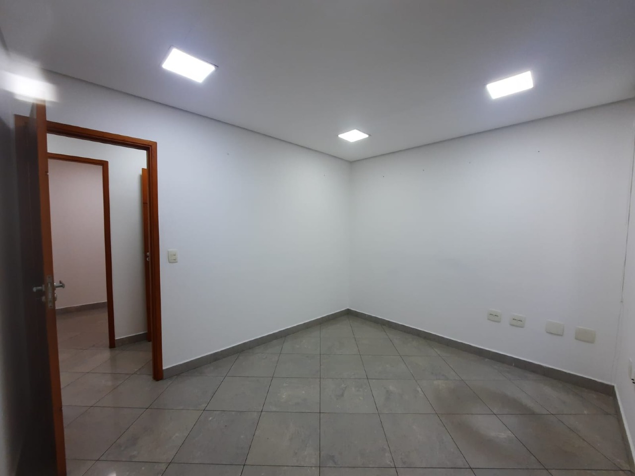 Conjunto Comercial para aluguel no Vila Mathias: 