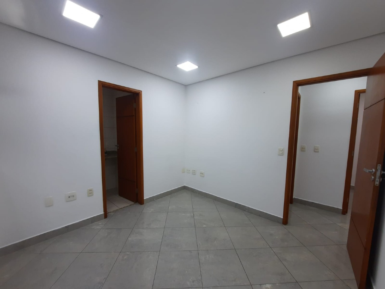 Conjunto Comercial para aluguel no Vila Mathias: 