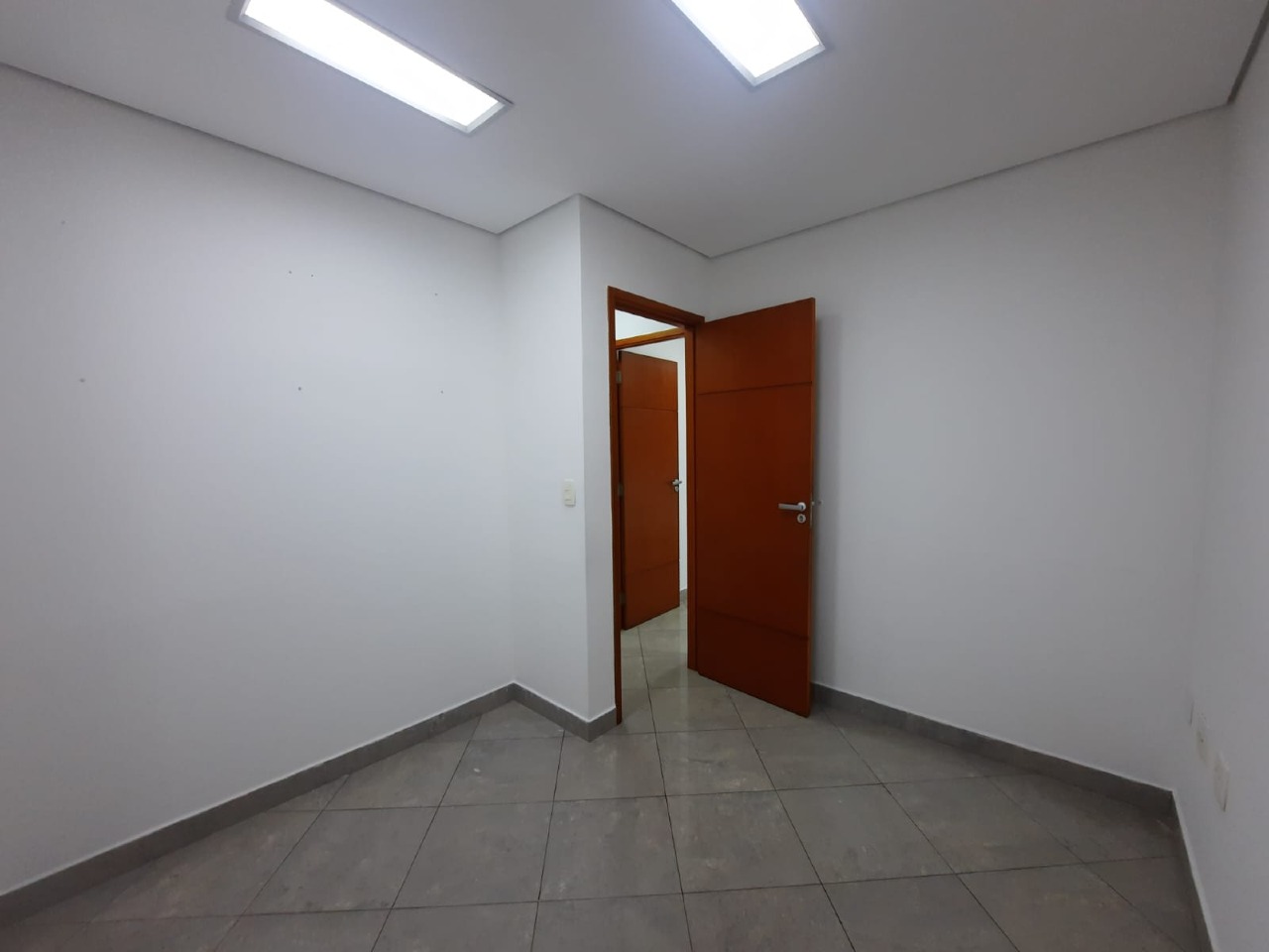 Conjunto Comercial para aluguel no Vila Mathias: 