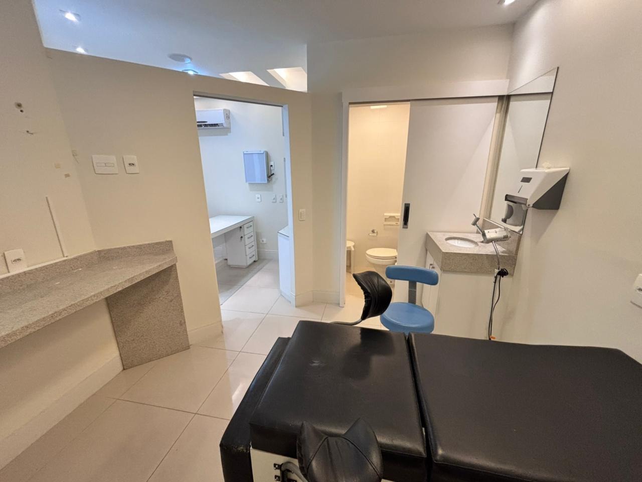 Sala à venda no Vila Mathias: