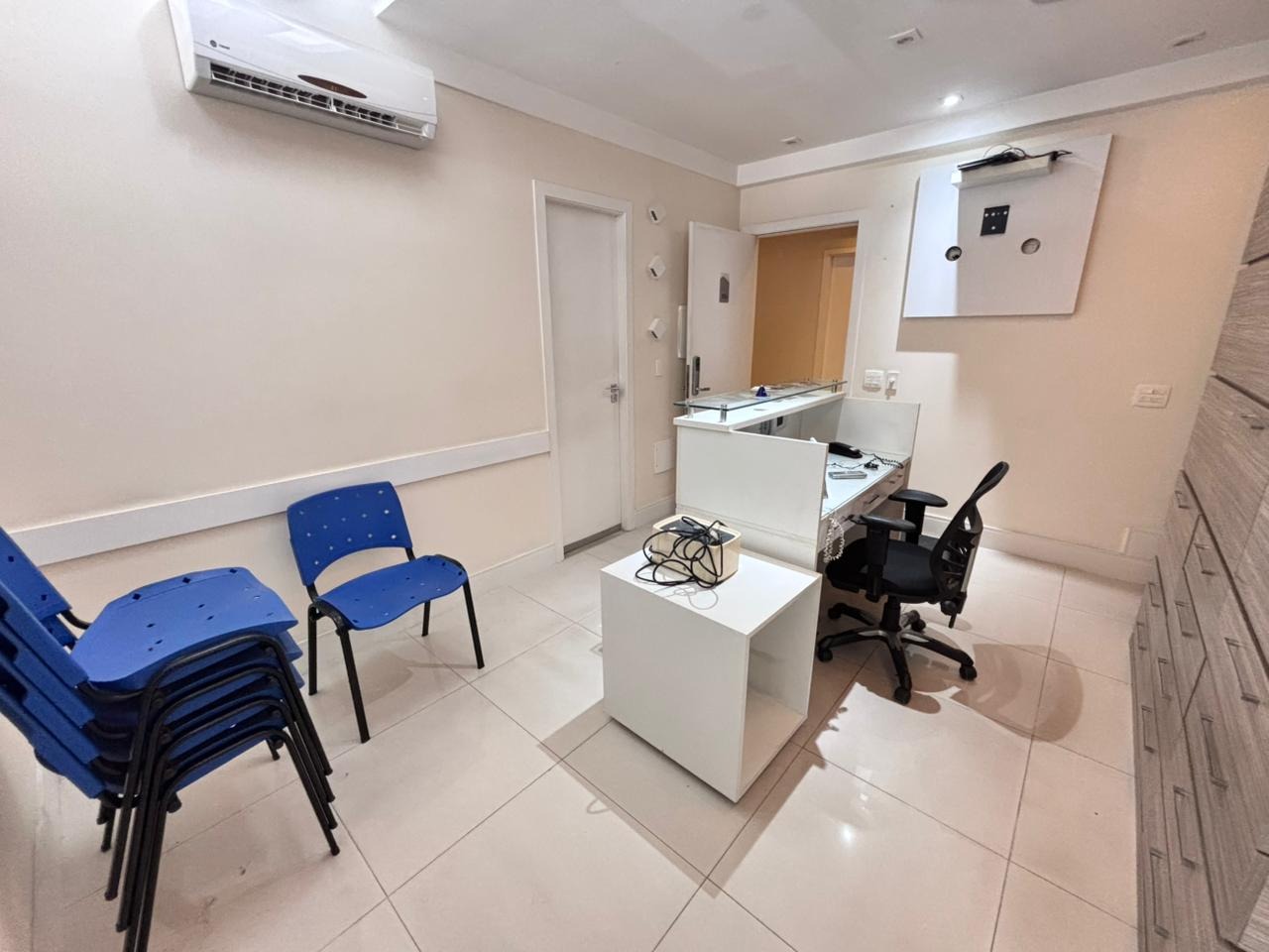 Sala à venda no Vila Mathias: 