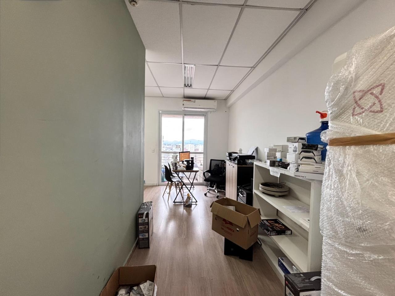 Sala à venda no Vila Mathias: