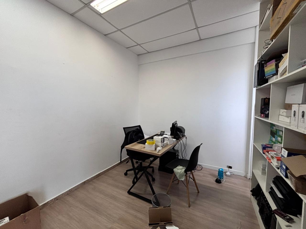 Sala à venda no Vila Mathias: