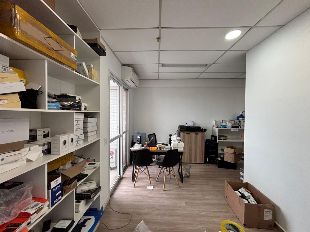 Sala à venda no Vila Mathias: