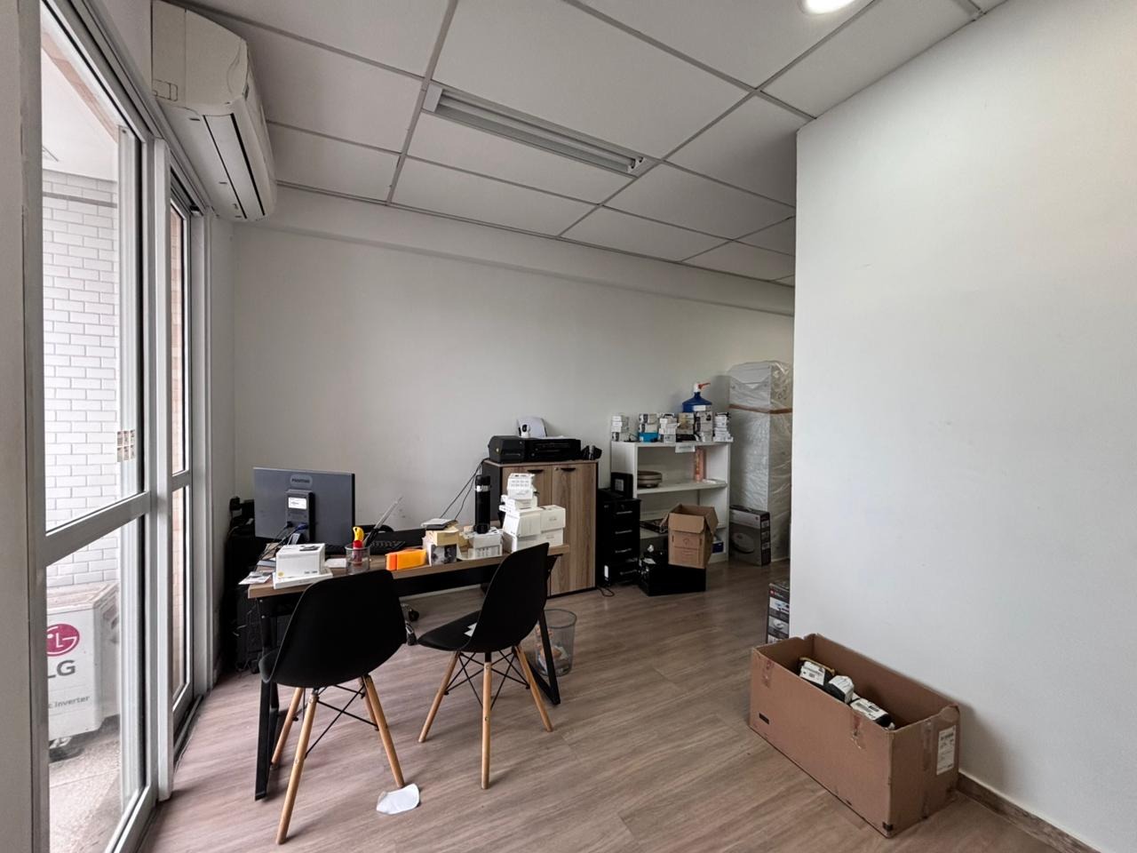 Sala à venda no Vila Mathias: