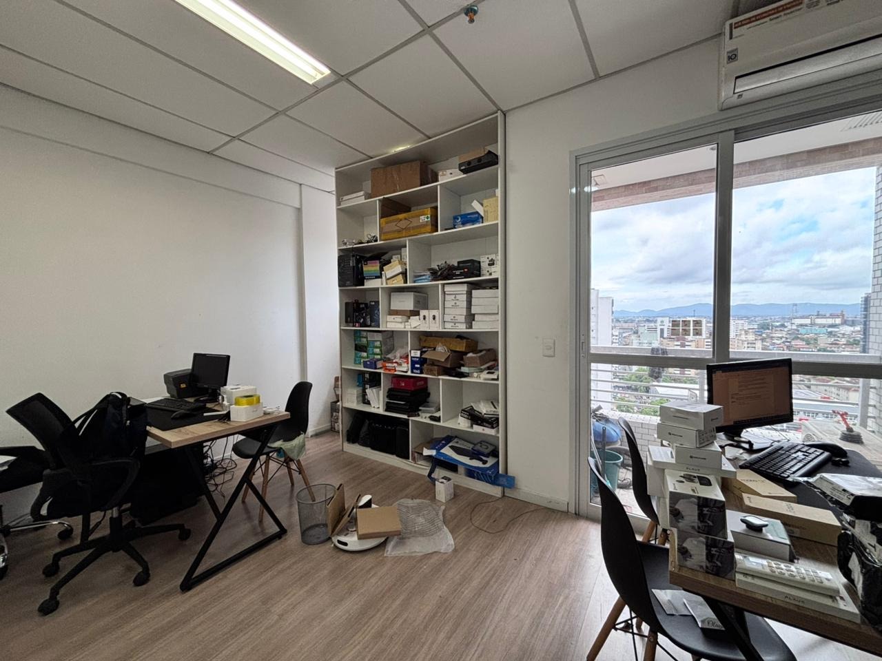 Sala à venda no Vila Mathias: