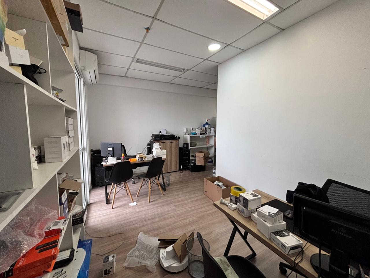 Sala à venda no Vila Mathias: