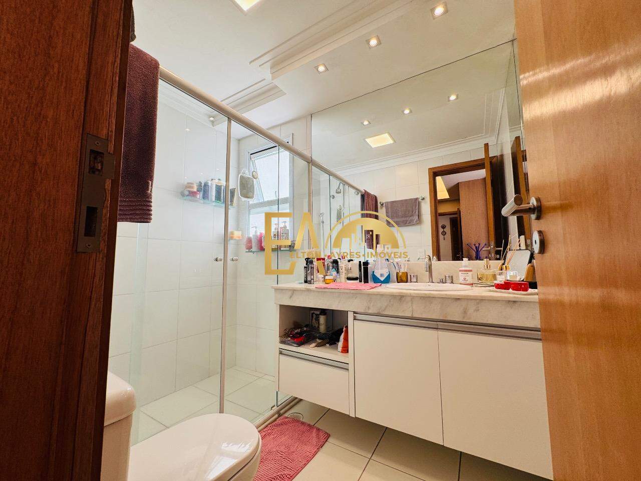 Apartamento à venda no Ponta da Praia: 