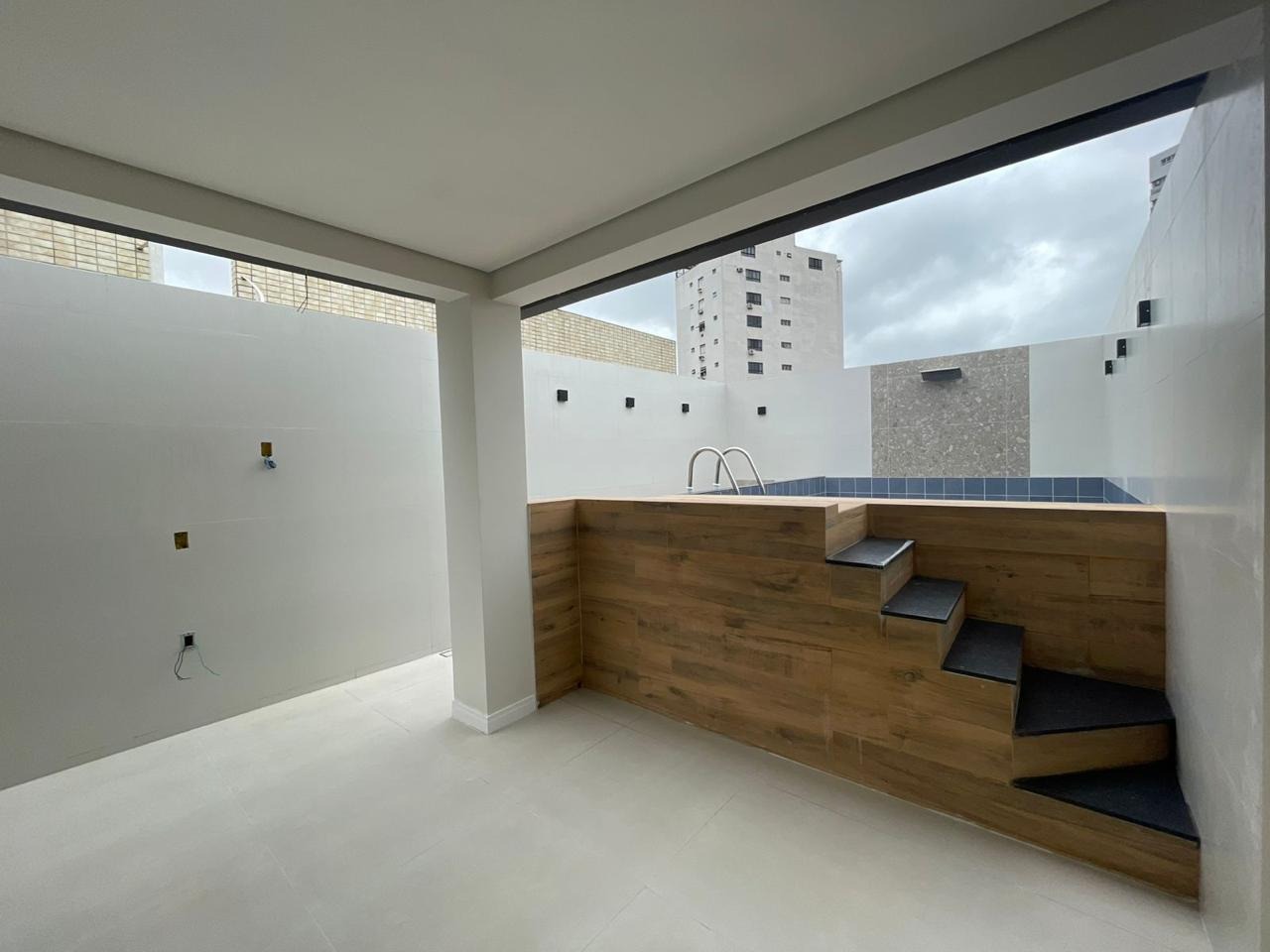 Casa à venda no Embaré: 