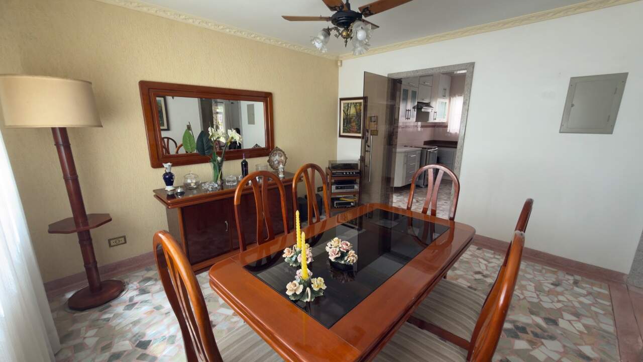Casa à venda no Ponta da Praia: 