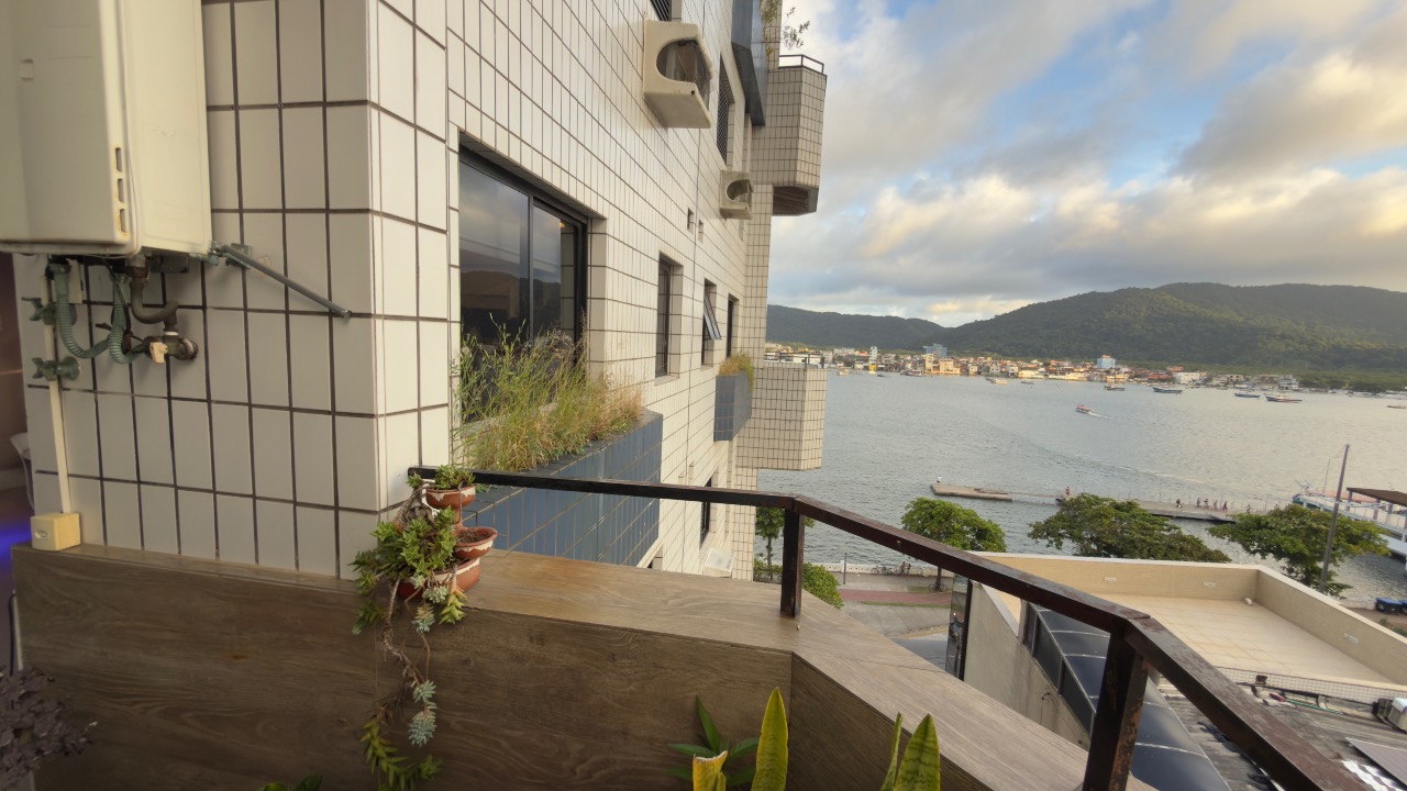 Apartamento à venda no Ponta da Praia: