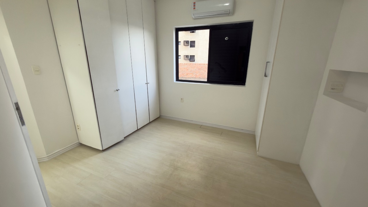 Apartamento à venda no Ponta da Praia: 