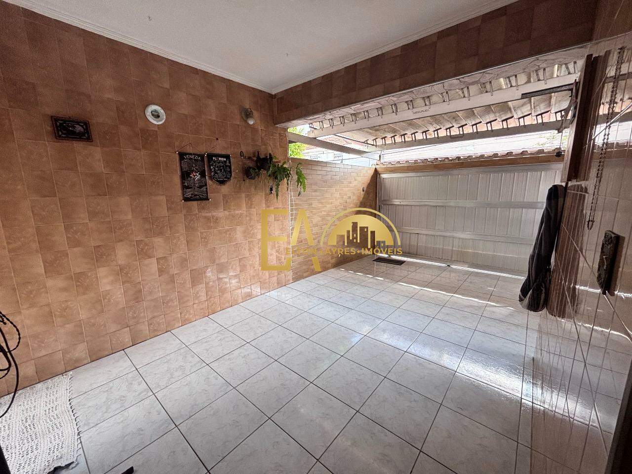  Casa à venda em Encruzilhada, Santos - SP: 