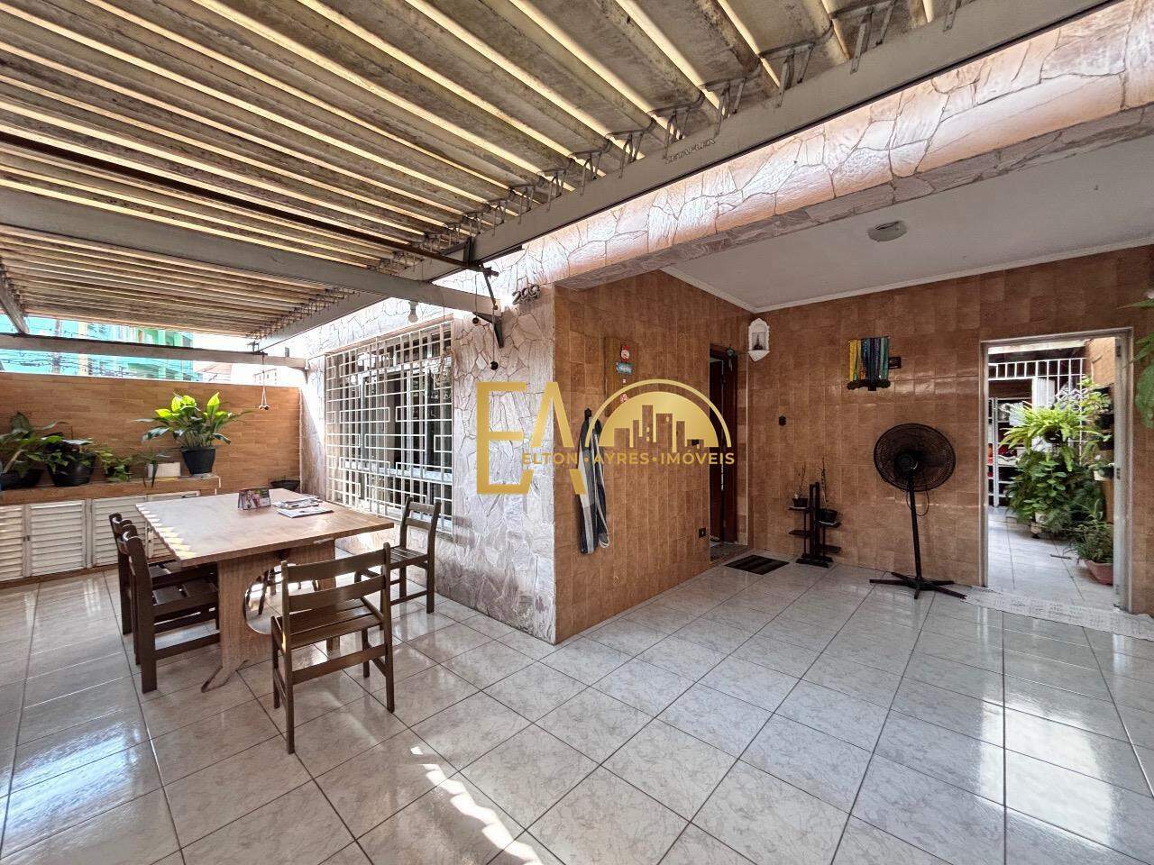  Casa à venda em Encruzilhada, Santos - SP: 