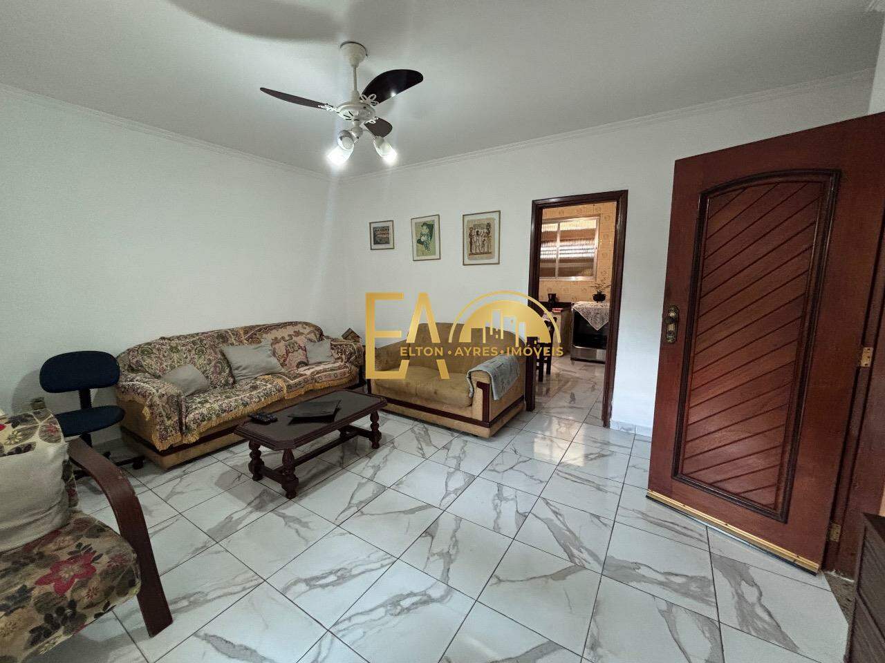  Casa à venda em Encruzilhada, Santos - SP: 