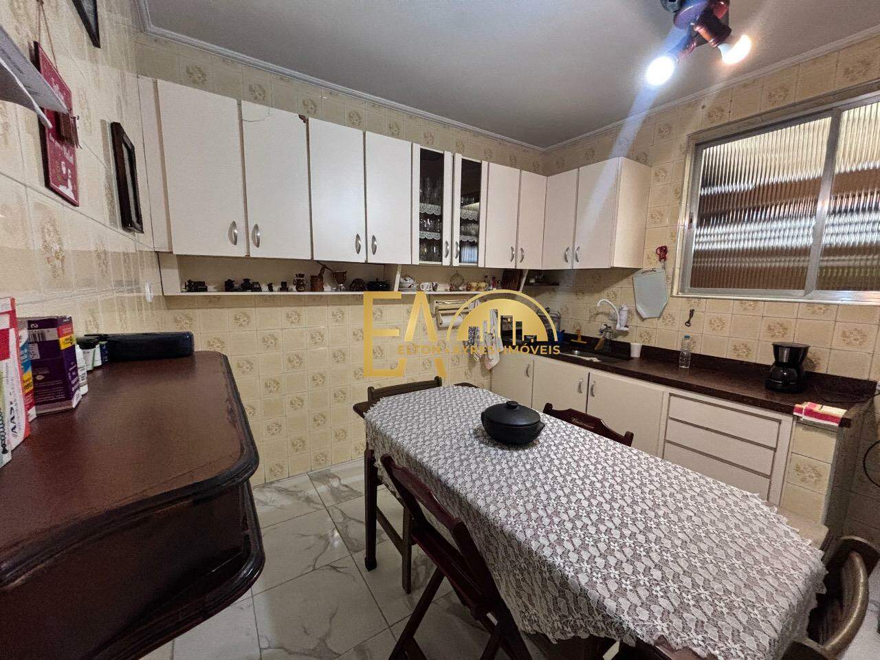  Casa à venda em Encruzilhada, Santos - SP: 